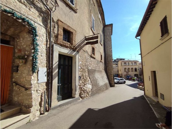 pentavano in vendita a Montecchio