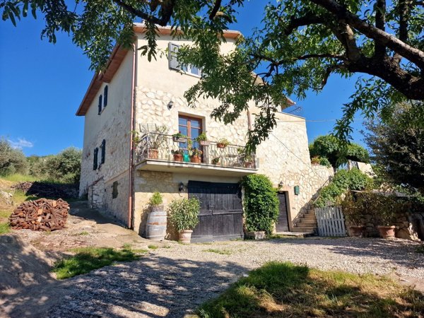 casale in vendita a Montecchio