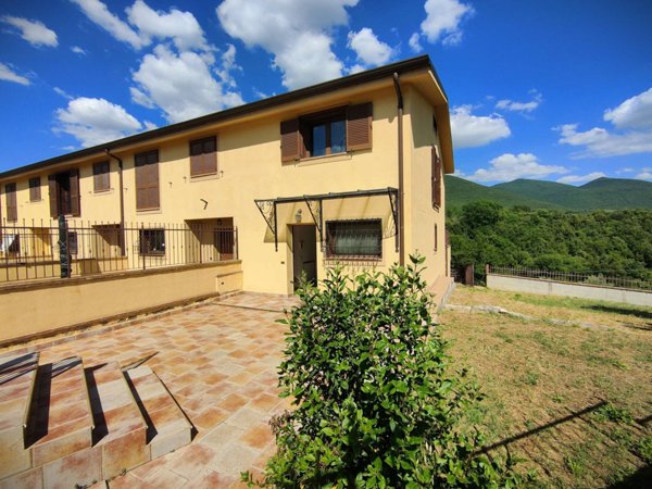 casa indipendente in vendita a Montecchio in zona Tenaglie