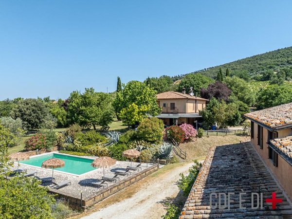 casale in vendita a Montecchio