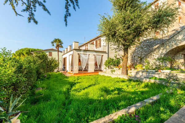 casa indipendente in vendita a Montecchio