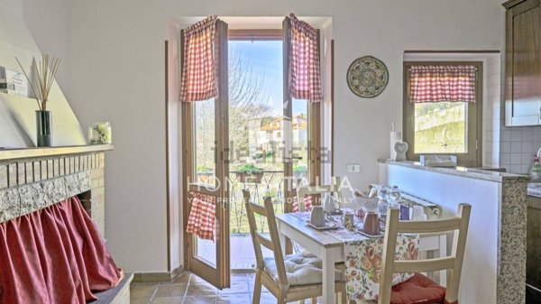 esavano in vendita a Montecchio