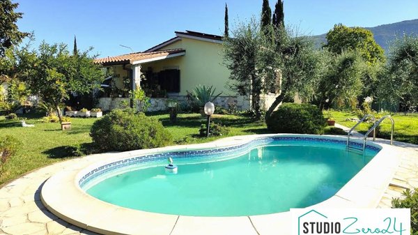 casa indipendente in vendita a Montecchio