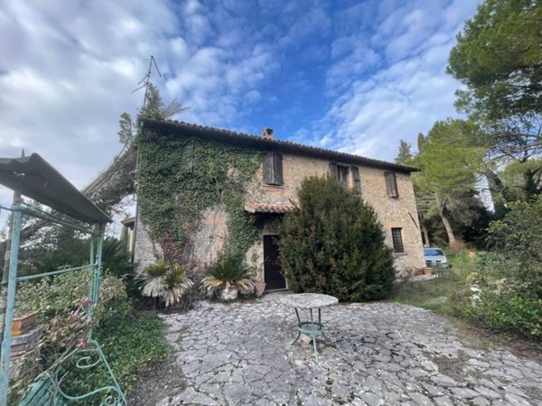 casa indipendente in vendita a Montecchio