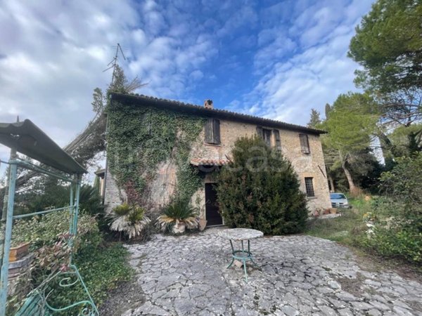casa indipendente in vendita a Montecchio