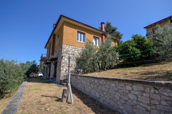 casa indipendente in vendita a Montecchio