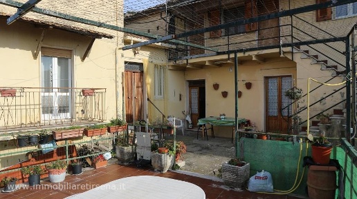 appartamento in vendita a Montecchio in zona Prato Giardino