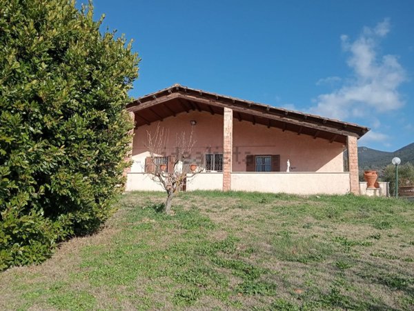 casa indipendente in vendita a Montecchio