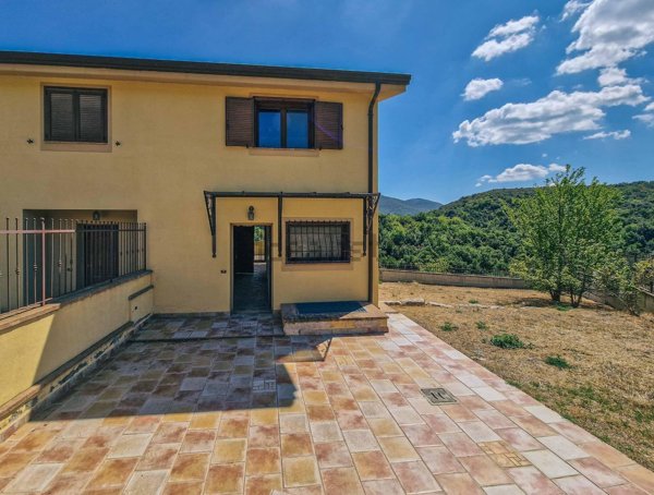 casa indipendente in vendita a Montecchio