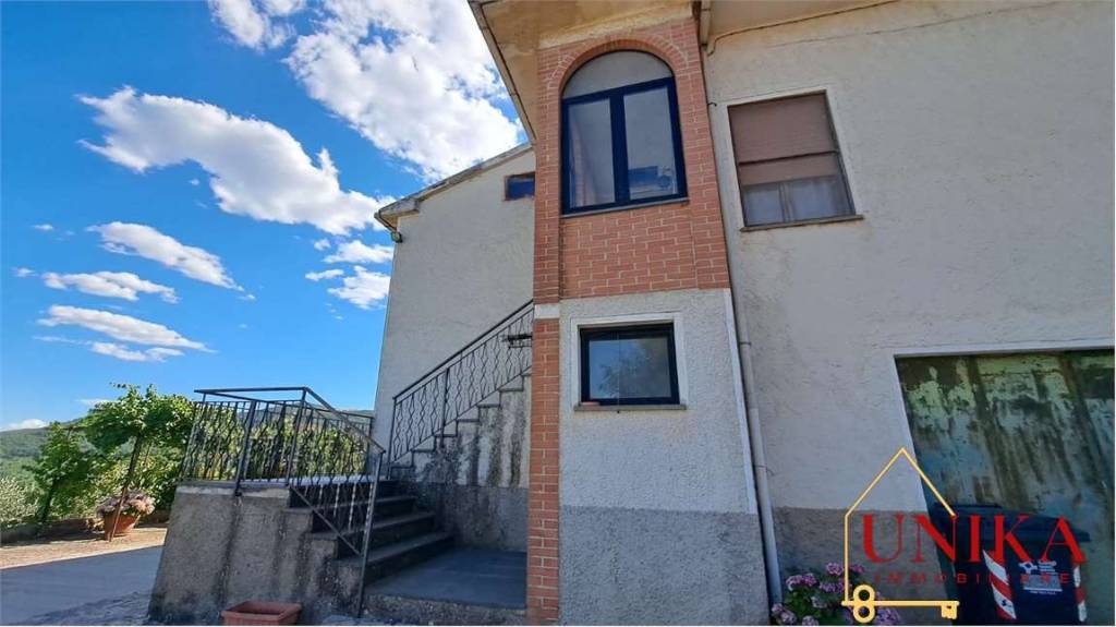 casa indipendente in vendita a Montecchio in zona Melezzole