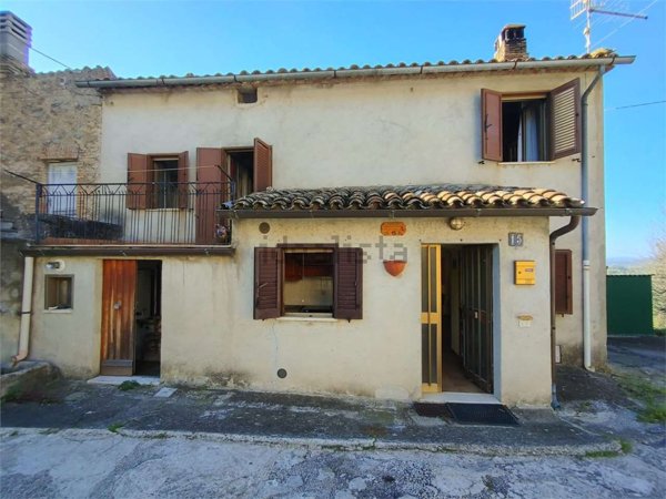 casa semindipendente in vendita a Montecchio