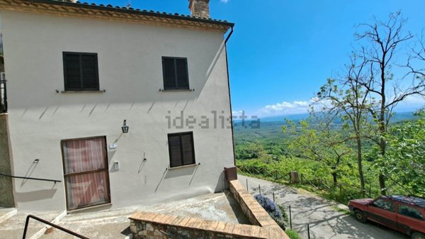 casa semindipendente in vendita a Montecchio in zona Melezzole