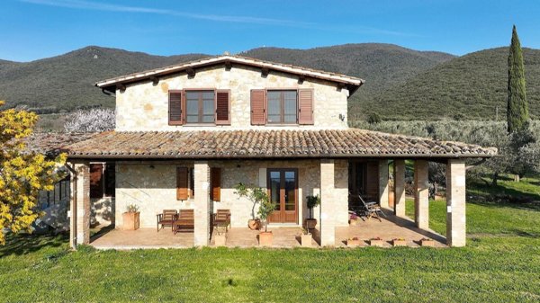 casale in vendita a Montecchio