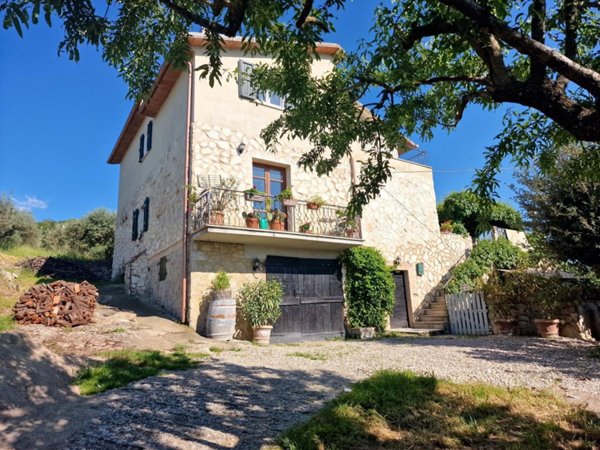 casale in vendita a Montecchio