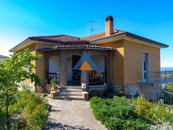 casa indipendente in vendita a Montecchio