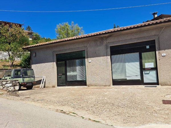 negozio in vendita a Montecchio in zona Melezzole