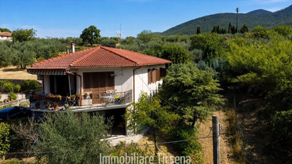 casa indipendente in vendita a Montecchio