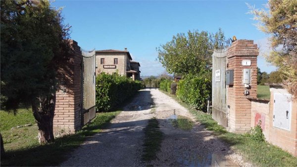 casale in vendita a Montecchio