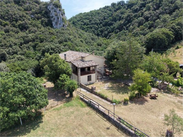casa indipendente in vendita a Montecchio