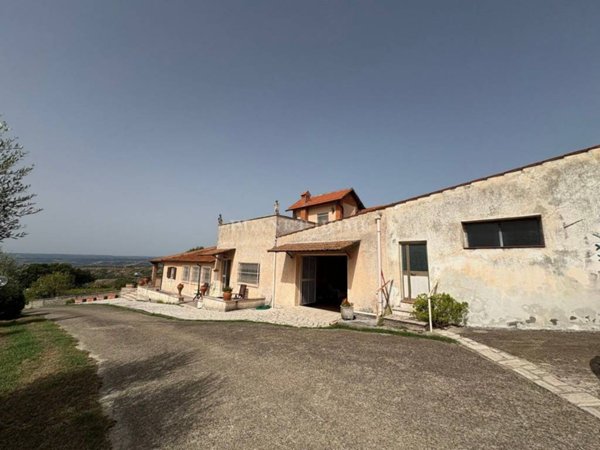 casa indipendente in vendita a Montecchio