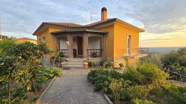 casa indipendente in vendita a Montecchio