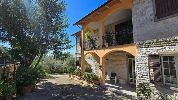 casa indipendente in vendita a Montecchio in zona Tenaglie
