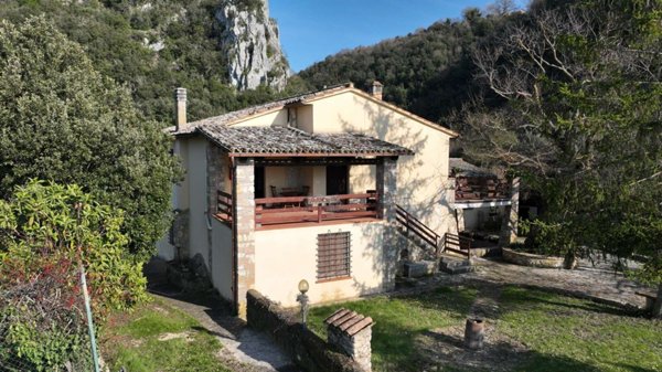 casa indipendente in vendita a Montecchio in zona Tenaglie