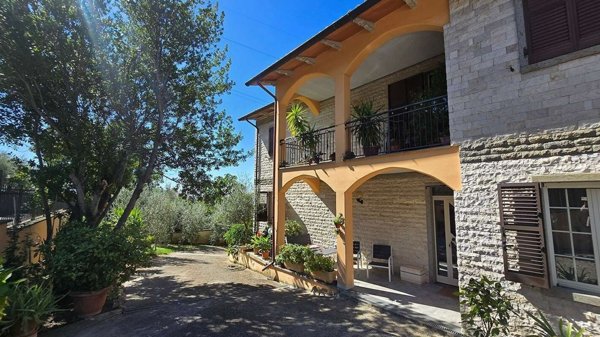 casa indipendente in vendita a Montecchio in zona Tenaglie