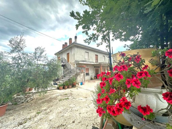 casa indipendente in vendita a Montefranco in zona Varcone