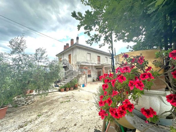 casa indipendente in vendita a Montefranco in zona Varcone