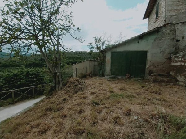 locale di sgombero in vendita a Montefranco in zona Fontechiaruccia