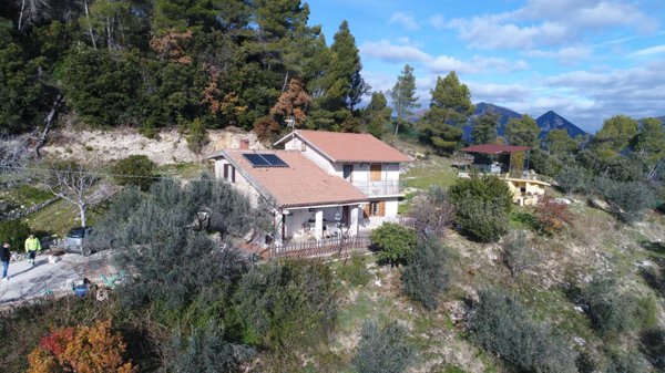 casa indipendente in vendita a Montefranco