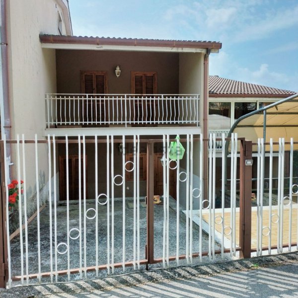 casa indipendente in vendita a Montefranco