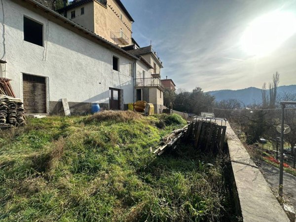 casa indipendente in vendita a Montefranco in zona Fontechiaruccia