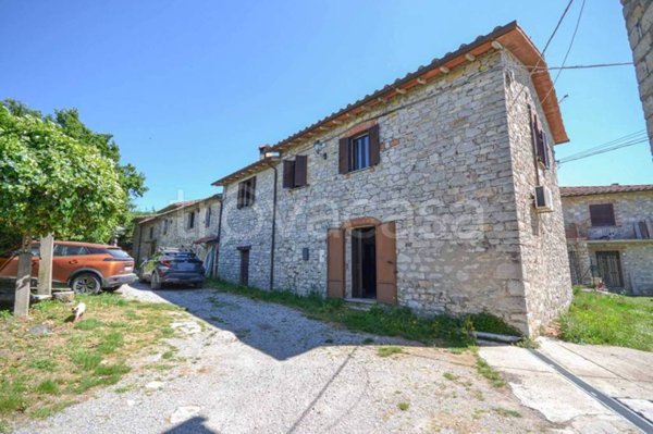 casa indipendente in vendita a Montegabbione