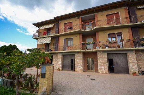 casa indipendente in vendita a Montegabbione