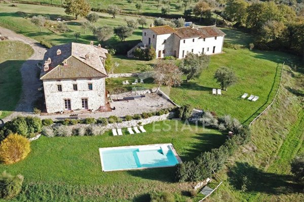 casa indipendente in vendita a Montegabbione