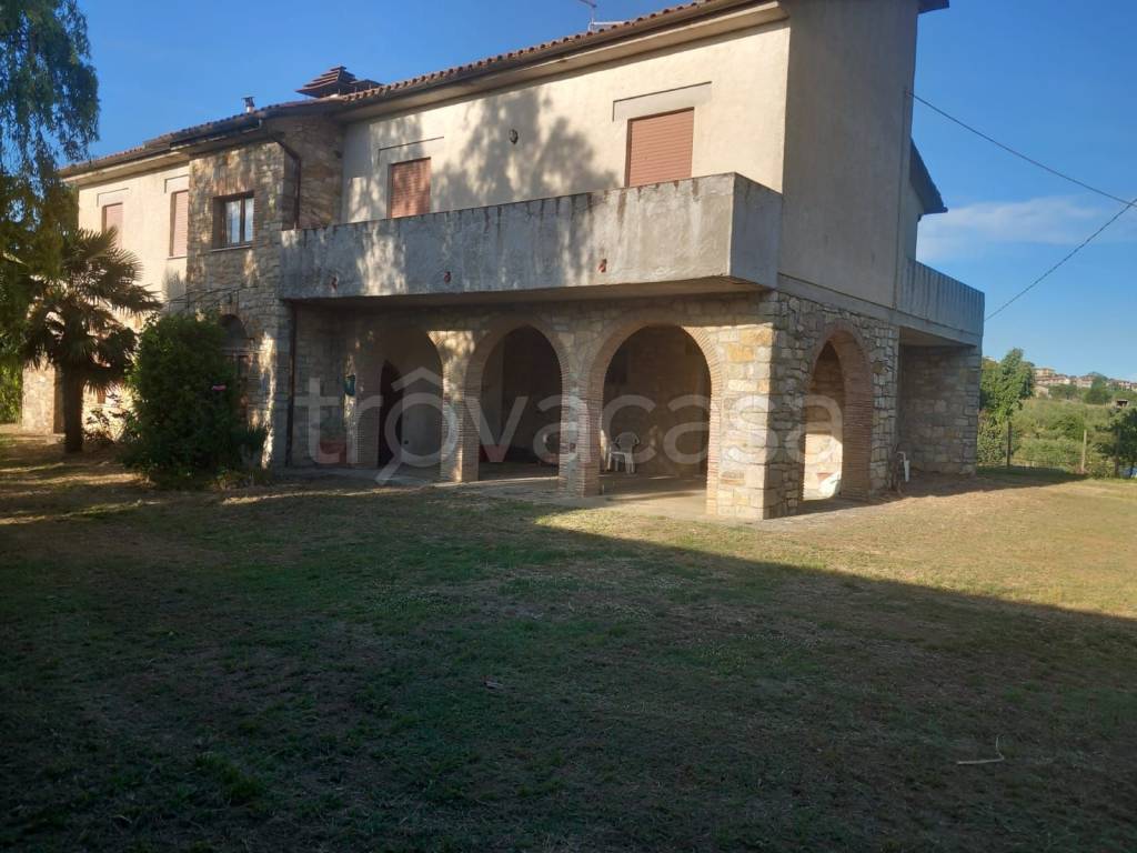 casa indipendente in vendita a Montegabbione