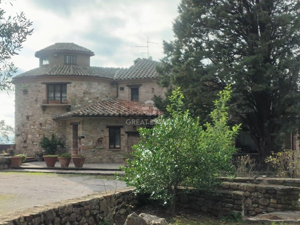 locale di sgombero in vendita a Montegabbione