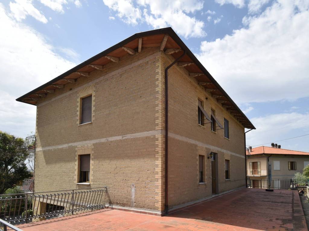 casa indipendente in vendita a Montegabbione