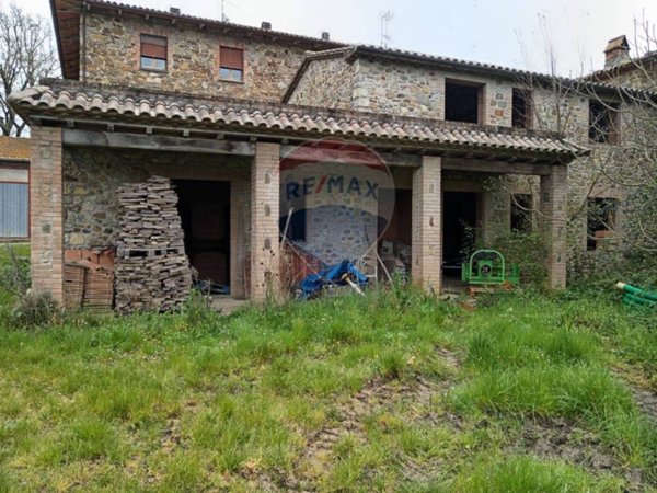 casa indipendente in vendita a Montegabbione