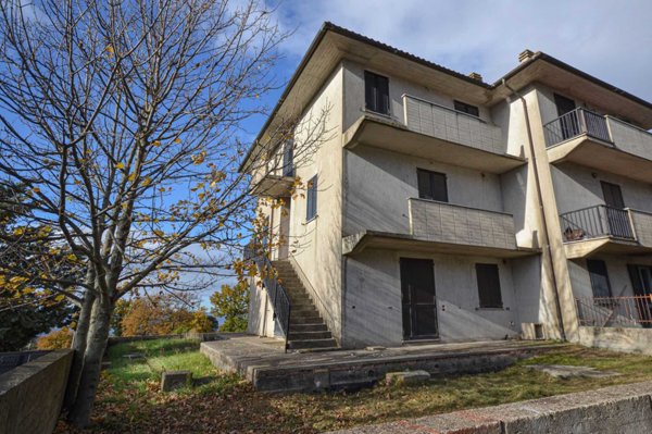 casa indipendente in vendita a Montegabbione