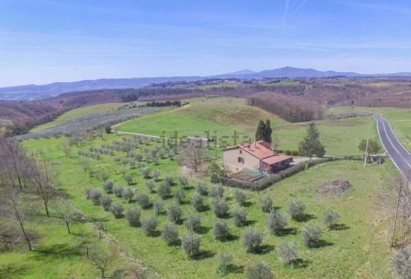 casa indipendente in vendita a Montegabbione