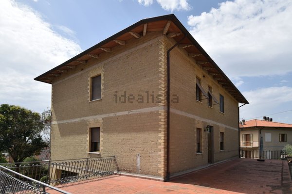 casa indipendente in vendita a Montegabbione