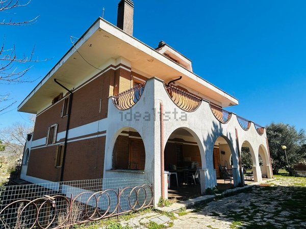casa indipendente in vendita a Montegabbione