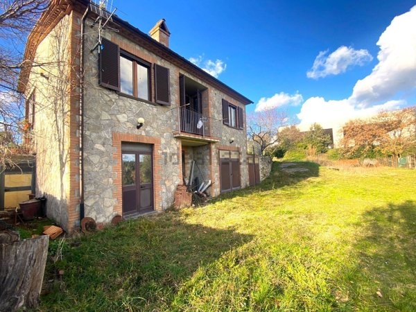 casa indipendente in vendita a Montegabbione