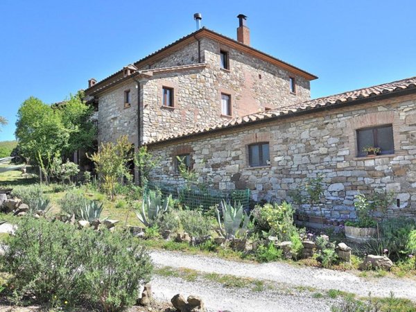 casa indipendente in vendita a Montegabbione