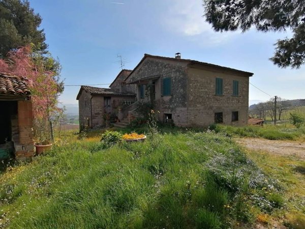 casa indipendente in vendita a Montegabbione