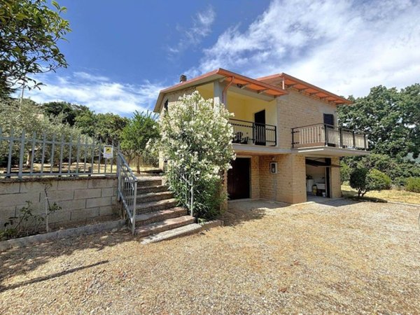 casa indipendente in vendita a Montegabbione