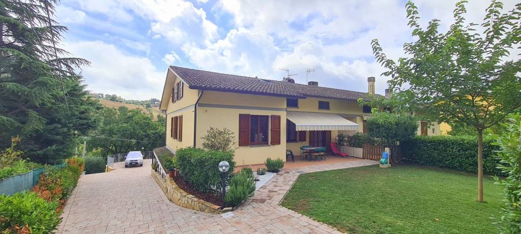 casa indipendente in vendita a Monteleone d'Orvieto in zona Colle
